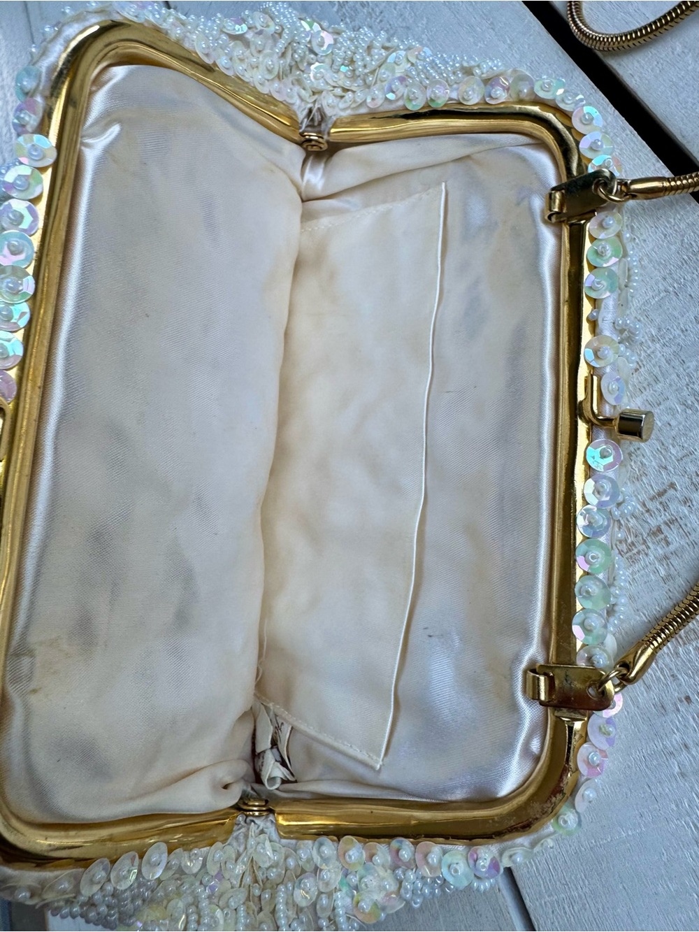 Vintage 1950-60’s Ivory Hand-Beaded Evening Clutch with Chain Strap - Picture 4 of 8